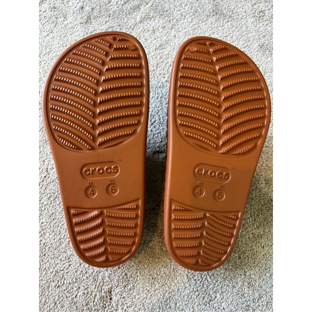 NEW  women’s Crocs Dylan Woven Clog Slipper lounge shoe slip on, W6 $68 - Picture 5 of 7